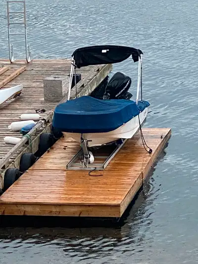 Clean whaler C/W sounder, new steering cable a 40 HP four stroke Merc. Boat primarily on lift or tra...