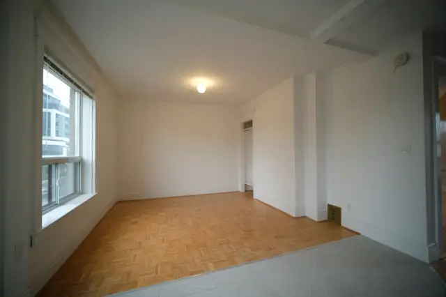 Bright & Beautiful 3-Bedroom @ Dupont & Christie in Long Term Rentals in Trenton - Image 3
