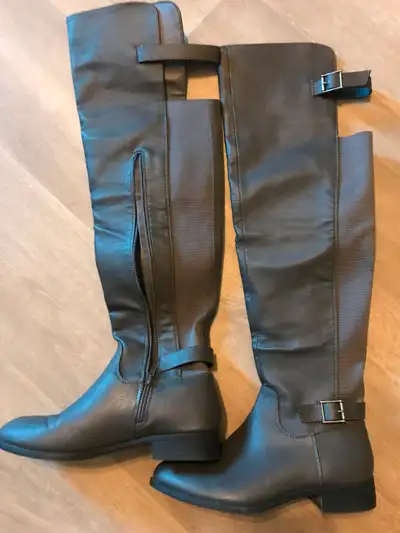 ''WOMAN'S'' Size 9 HIGH CASUAL BOOT. Measures 23 1/2'' in HEIGHT. No Longer in Need, Asking $15.00 o...