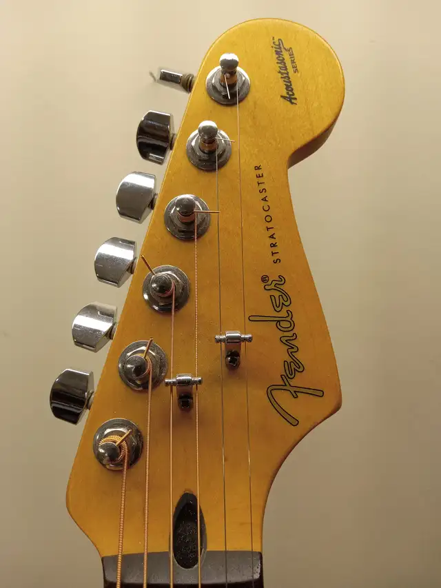 *NEW PRICE* FENDER ACOUSTASONIC STRATOCASTER in Guitars in Ottawa - Image 4