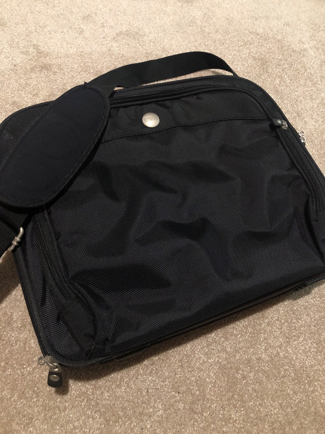 Dell laptop bag in Laptop Accessories in Oshawa / Durham Region