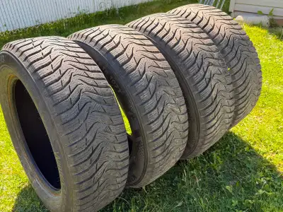 Pneus hiver Kumho Tires wintercraft 235/60R18 (utilisé 1 mois et demi seulement) Autour de 1000$ (4)...
