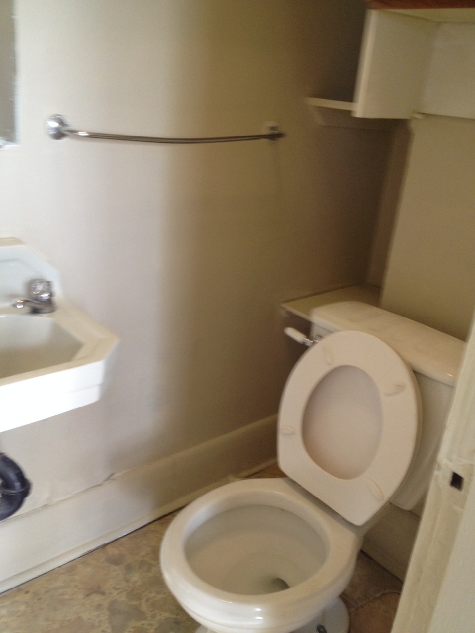 Larger 1BR c/w all the utilities in east downtown 3