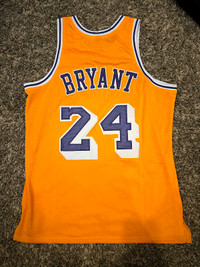 Kobe Bryant Lakers Basketball Jersey (Size adult L)
