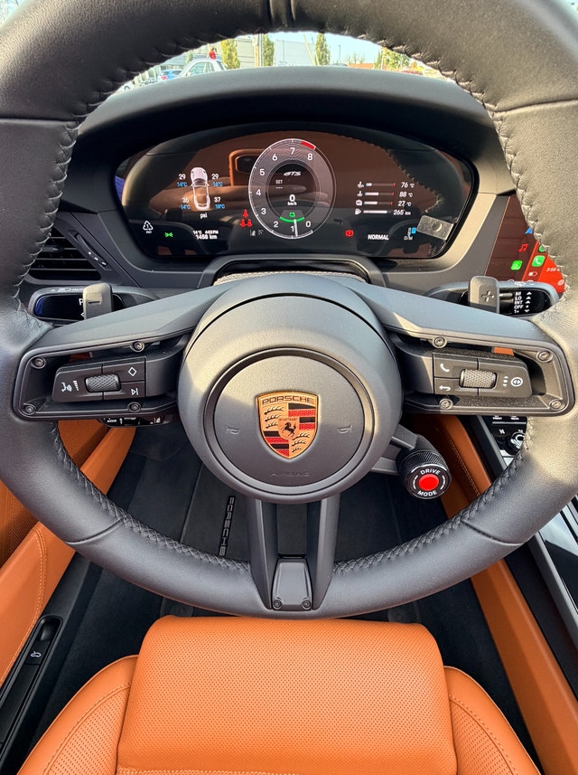 Porsche 911 Targa 4 GTS Hybrid 2025 – Lugano Blue — photo 5
