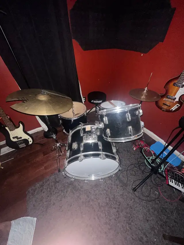 EVANS/AQUARIAN/ZILDJIAN DRUMSET in Drums & Percussion in Oshawa / Durham Region - Image 2