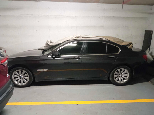 2009 BMW 750I LOW KMS in Cars & Trucks in Ottawa - Image 2