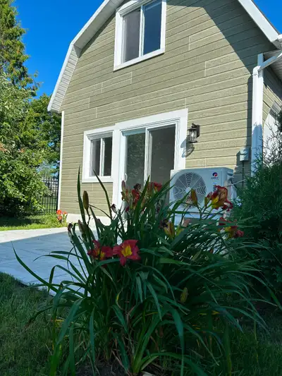 Ma mini-maison sera à louer à partir du 1er juillet. Elle est à Verchères. Elle a un accès privé au...