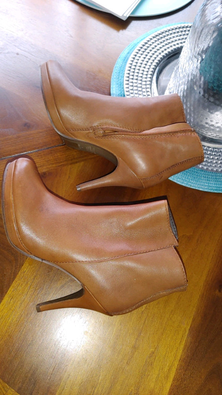Brown Steve Madden Leather bootie $60 NWOT, Size 8.5-9 in Women's - Shoes in Saint John - Image 4