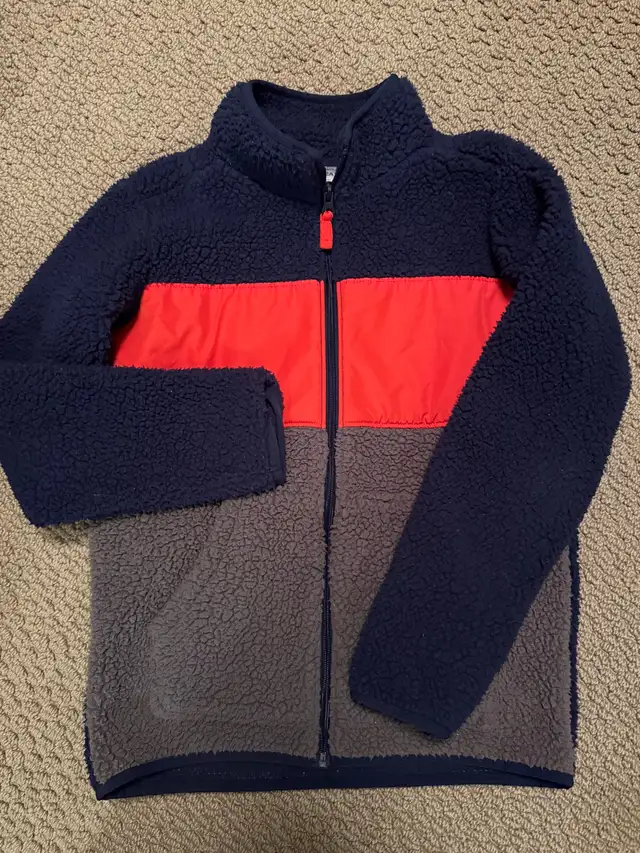 Carter’s / OshKosh boys’ fleece jacket  in Kids & Youth in Edmonton - Image 2
