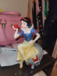 Snow White Poison Apple Disney Statue