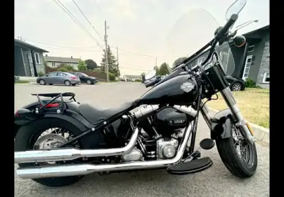 Harley Davidson Softail Slim 2017 40,000km Très propre Les 3 huiles changées Windshield Quick Attach...