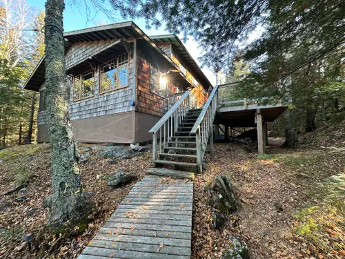 Price: $410,000 Location: Shoal Lake, Ontario Type: Cottage / Recreational Property Size: 1,718 sq f...