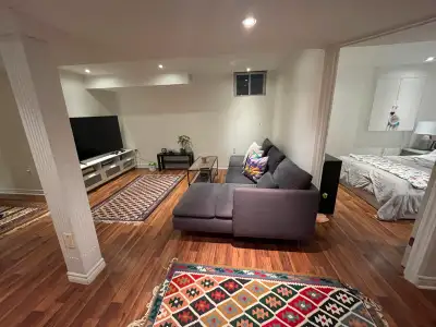 One bedroom basement apartment located in Richmond Hill Separate entrance Separate laundry Big kitch...