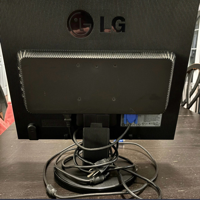 19 Inch LG Flatron LCD Computer Monitor in Monitors in Cambridge - Image 3