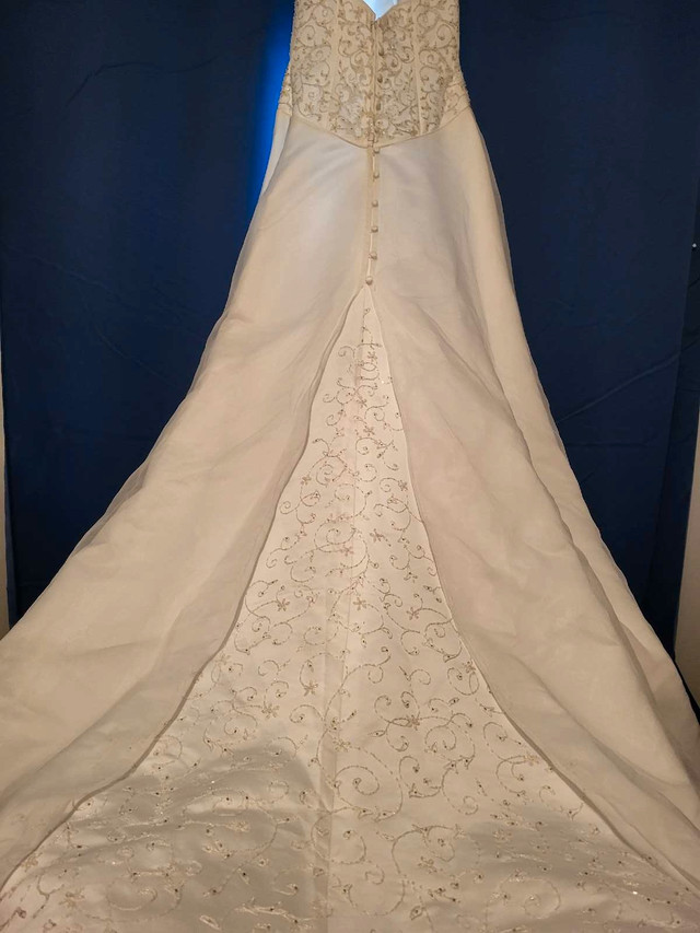 Wedding dress  in Wedding in Belleville - Image 4