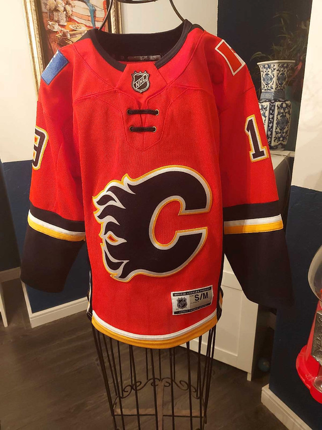 Calgary Flames youth jersey Tkachuk s/m in Hockey in Calgary