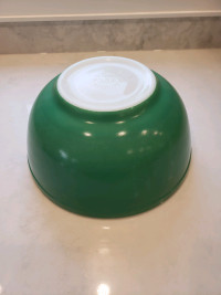 Vintage 1940s Green Pyrex Bowl without number
