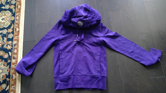 Lululemon hooded jacket - size 6 in Women's - Tops & Outerwear in Oakville / Halton Region