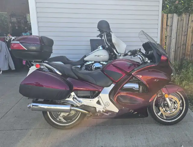 Honda ST1300 A in Sport Touring in Edmonton - Image 2