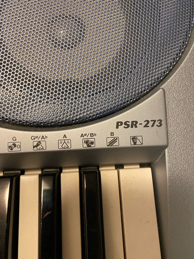 Yamaha keyboard PSR-273 in General Electronics in Calgary - Image 3