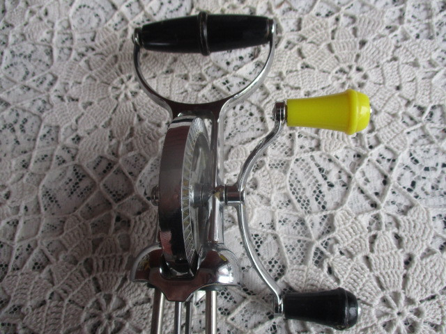 Rare "Super Whirl" Egg Beater, Double Cranks, Two Speed 1960's in Kitchen & Dining Wares in New Glasgow - Image 4