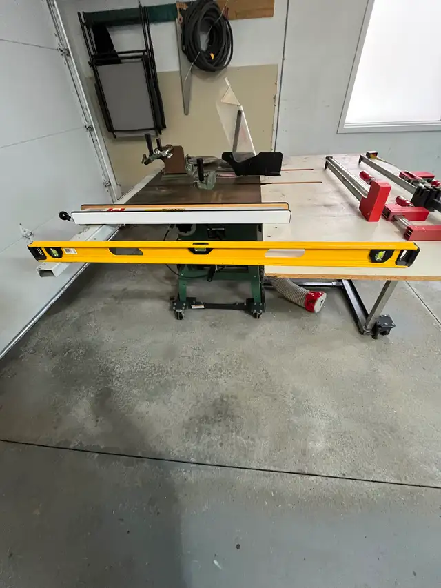 Level Dewalt in Hand Tools in Sarnia - Image 2