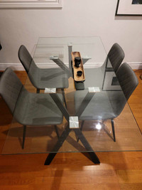 Dinning table + 4 chairs