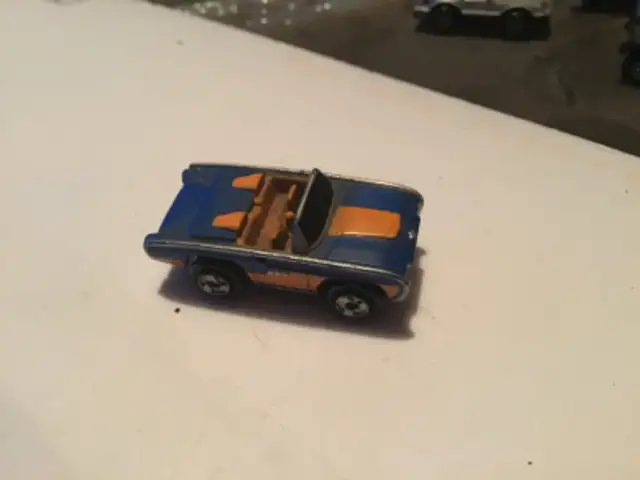 Ford Galaxy 500 roadster 1964 orange & bleu miniature in Hobbies & Crafts in Lévis - Image 3