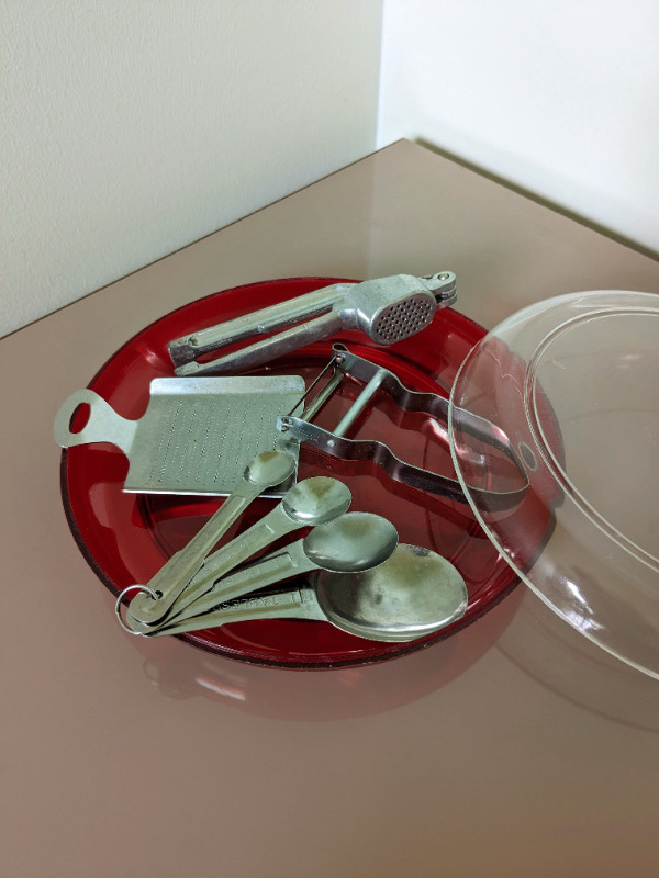 Kitchen Utensil, Gadgets and Tableware in Garage Sales in Markham / York Region - Image 2