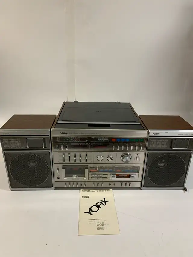 Vintage YORX M2685A Stereo System with Turntable & Double Casset in Stereo Systems & Home Theatre in City of Toronto - Image 2