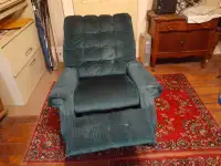Green Recliner chair 3 positions comfortable no rips or tears