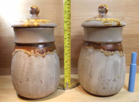 2 jarres (pots) de la Poterie Laurentienne Canada