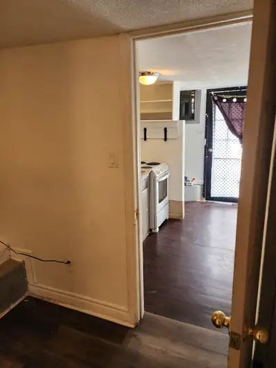 Room in a 2 bdrm apt for rent for a female Eglinton-Mt. Pleasant