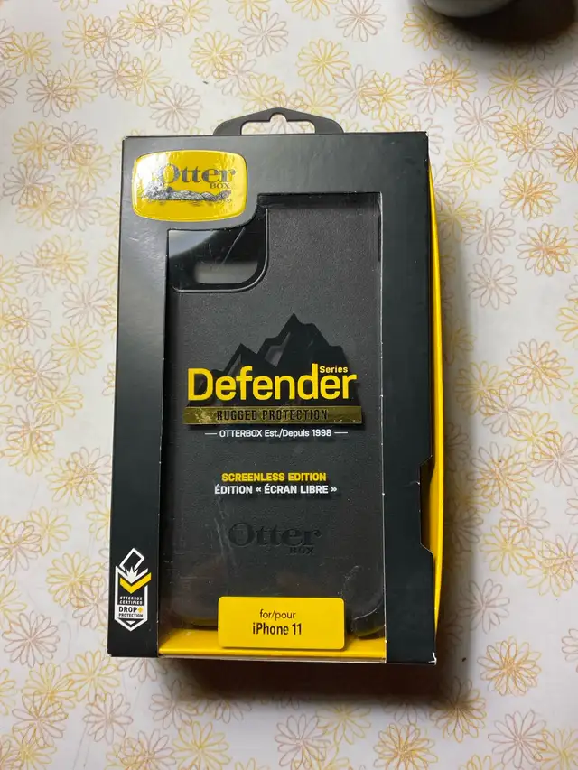 Otter box iPhone 11 case64840240710018120