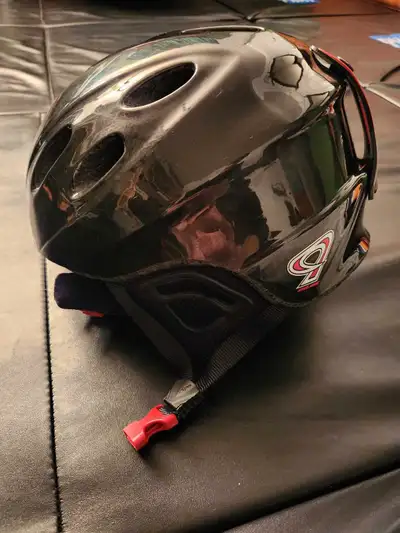Ski Helmet 57-59cm Casque planche à neige / Ski 57-59cm Propre en bonne condition Like new Giro Nine...