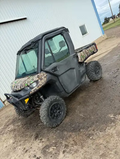 2020 Can am defender. 9465 km 1144hrs. Engine has been replaced by previous owner. Power windows, el...