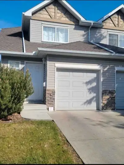 Edmonton SW ✔️ Condo Fees: $272 ✔️ 1150 sqft ✨ Perfect for First-Time Home Buyers or Investors! This...