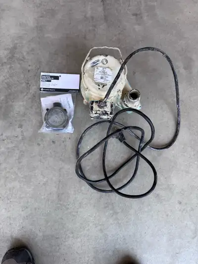 Little Giant Sump Pump Model 6-CIA / 506158 Was used as a pool sump (hence the residue) but it worke...