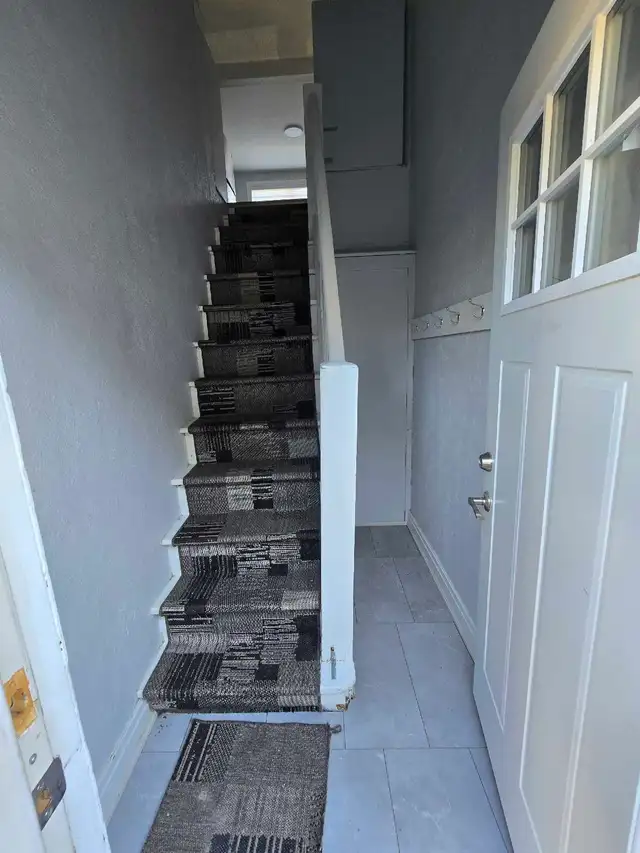 2 bedroom upper unit apartment for rent