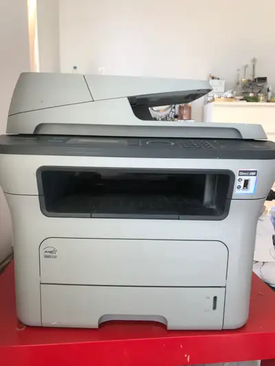 Le printer marche mais fais toujours paper jump (ça veut dire que le papier stuck), faut comme le re...