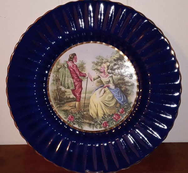Decorative Plate by Wade England in Arts & Collectibles in Comox / Courtenay / Cumberland - Image 4