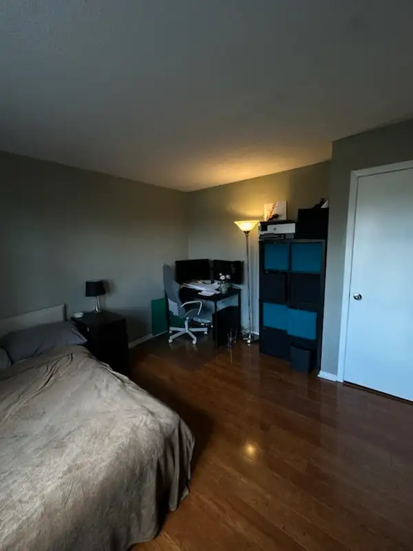 Large bedroom with private bathroom, Oct 15, $850 incl utilities63782628779651120