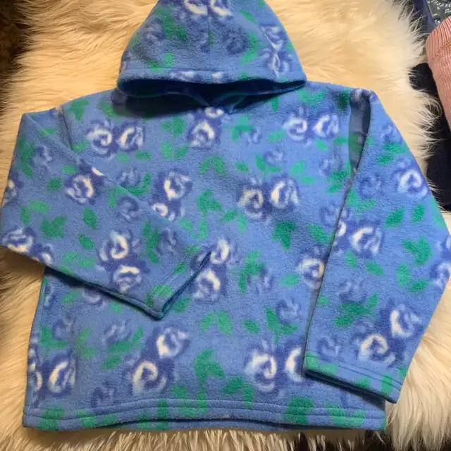 size 6 girl's 4 pieces for $17 in Kids & Youth in Oshawa / Durham Region - Image 8