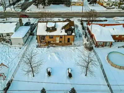2 Beds 1 Bath Lower Unit in Welland ON