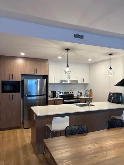 Magnifique appartement situé au 5e étage dans un immeuble récent avec ascenseur. Aire de vie ouverte...
