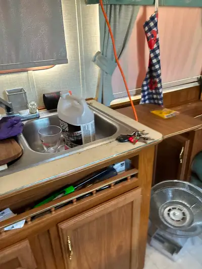 one uses 1993 Dutchman Travel trailer fridge, stove , shower one double bed one bunk table 18 feet l...