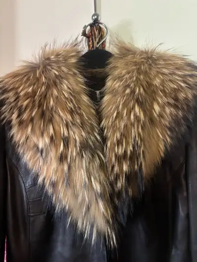 manteau de femme  en cuir et fourrure véritable, View more