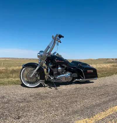 2010 road king in beautiful shape. 96 cube engine with 6 speeds transmission. I have treated this bi...