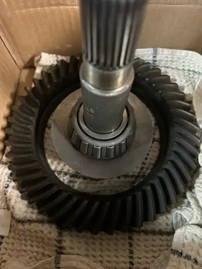 Stock gearset for early Bronco with V8 with Dana 44 front axle. Went to 4.56 cause of taller tires....